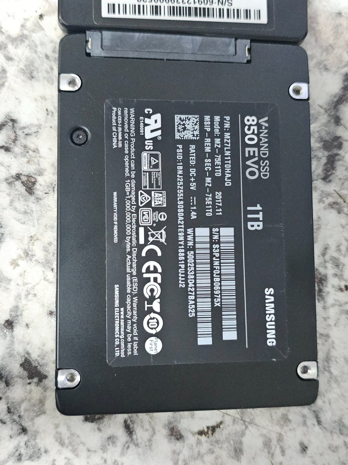 Samsung PM871b 2.5" MZ-7LN1T0F 1TB SATA SSD Drive PN: MZ7LN1T0HAJQ MZ-75e1t0