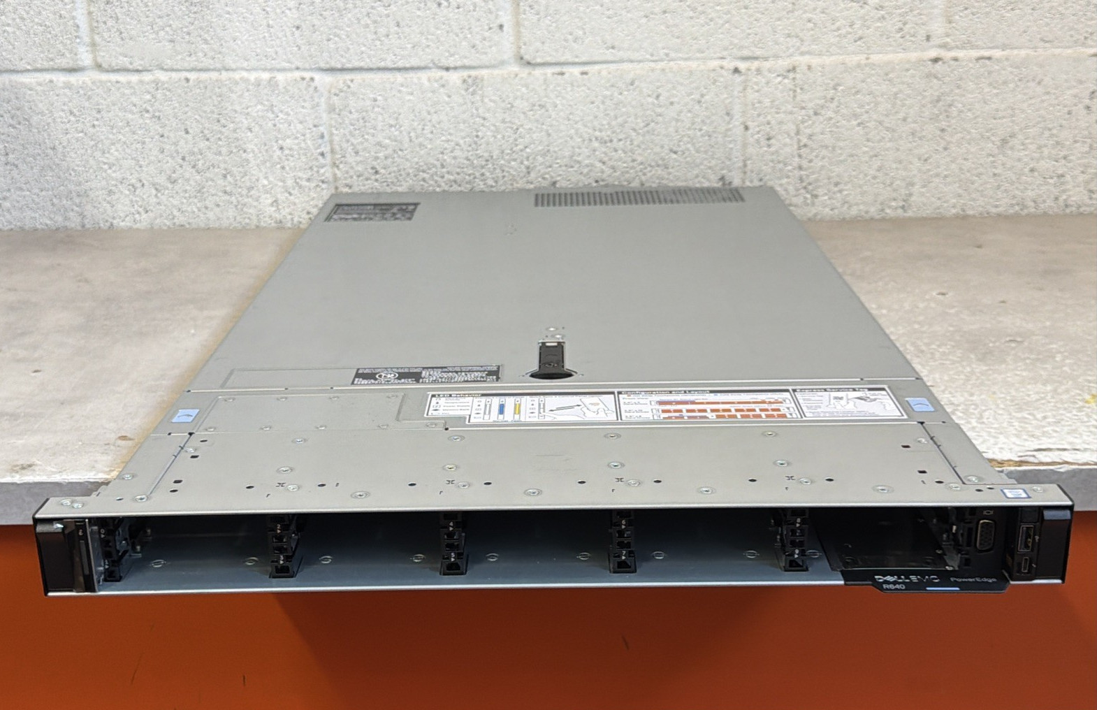 Dell PowerEdge R640 8-Bay Server - Intel Xeon Platinum 8180M 32GB Ram Perc H330