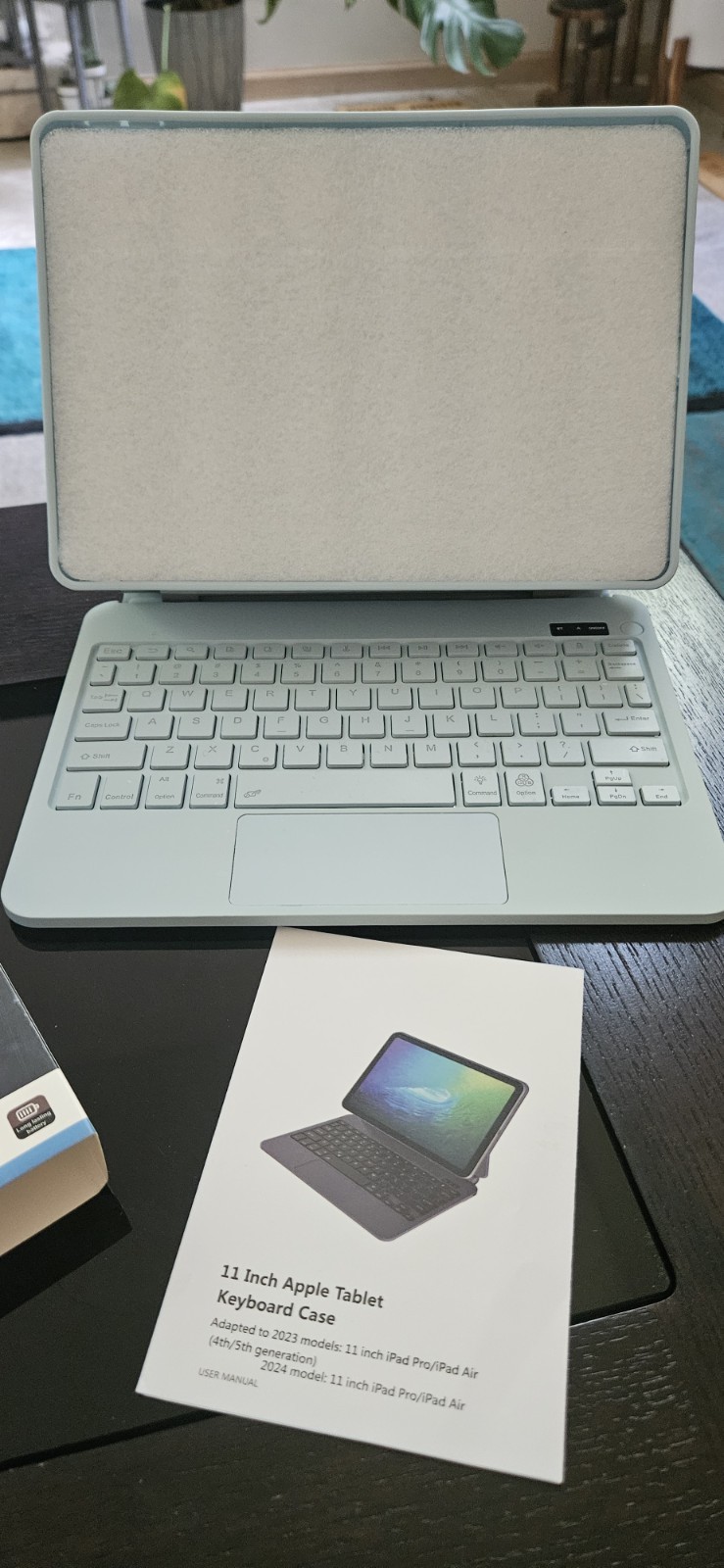 Light Blue Magnetic Keyboard Case: iPad Pro/Air 11in (4 &5 Gen) Model 2023 &2024