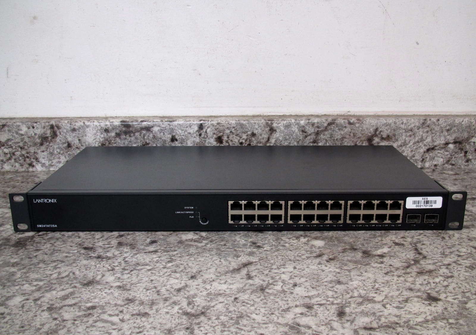 Lantronix SM24TAT2SA-VT 24-Port Managed Gigabit Ethernet PoE+ Switch Used