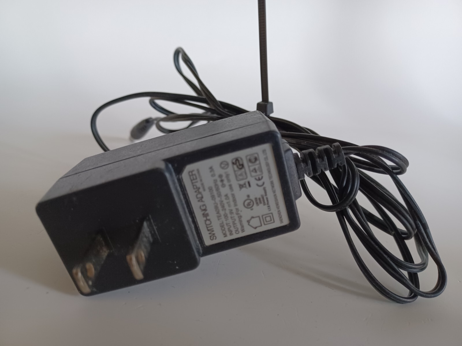 Shenzhen Heweishun Network Model TEA09U-09060 Switching Adapter Charger, Black