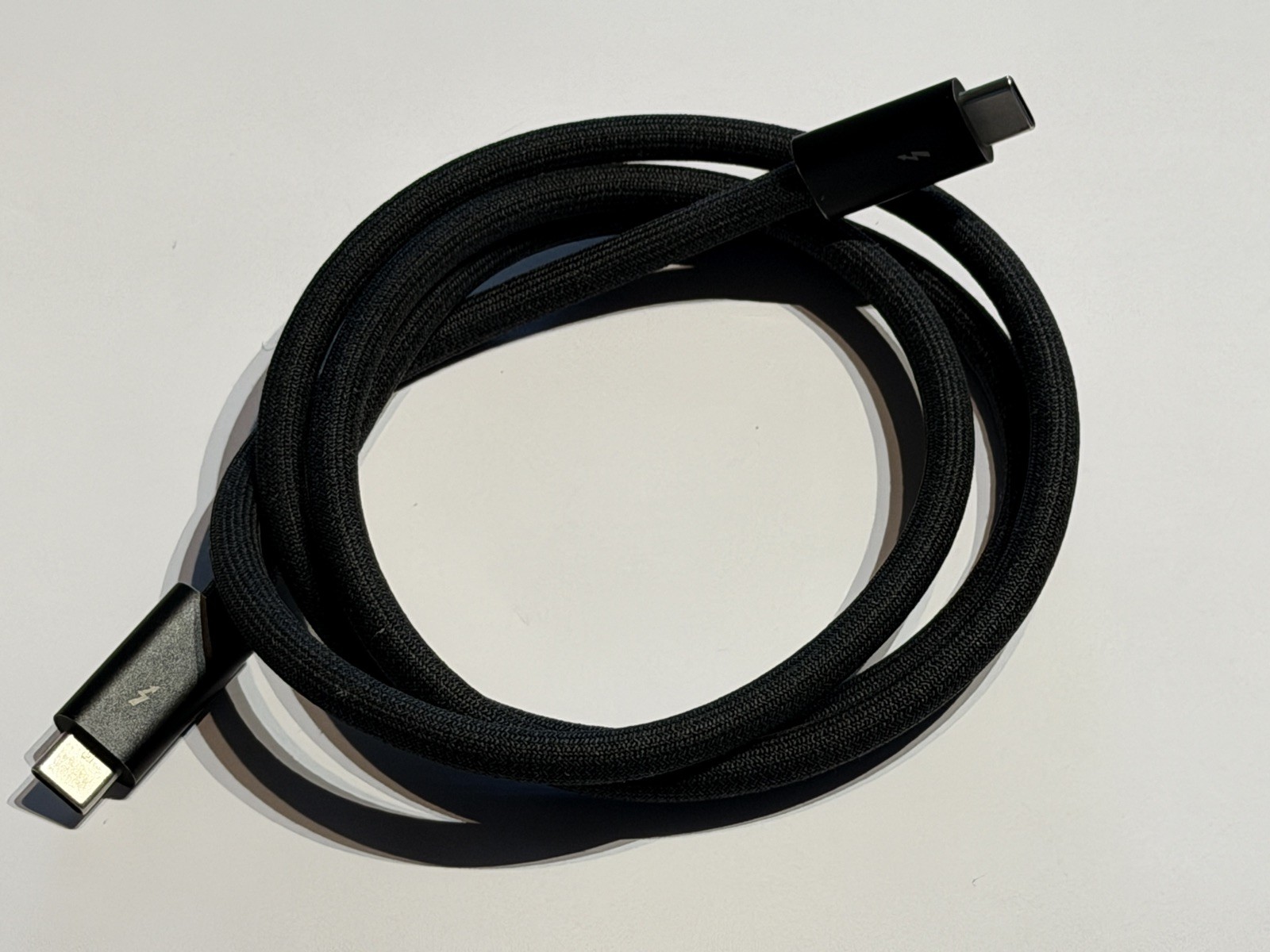 Apple Thunderbolt 5 Pro Cable 3ft (1m) Black - MDW94AM/A  A3189