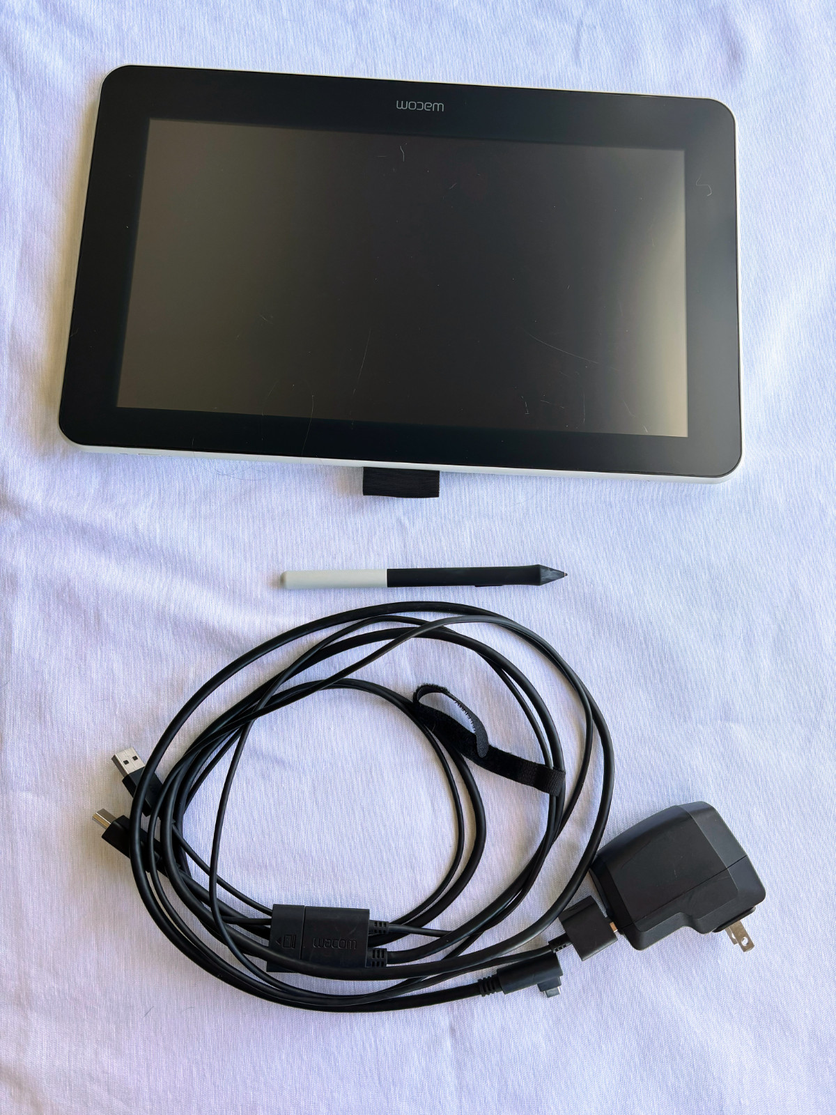 Wacom One 13 Creative Pen Display DTC133 | Works Great | Pen & Cables Included |