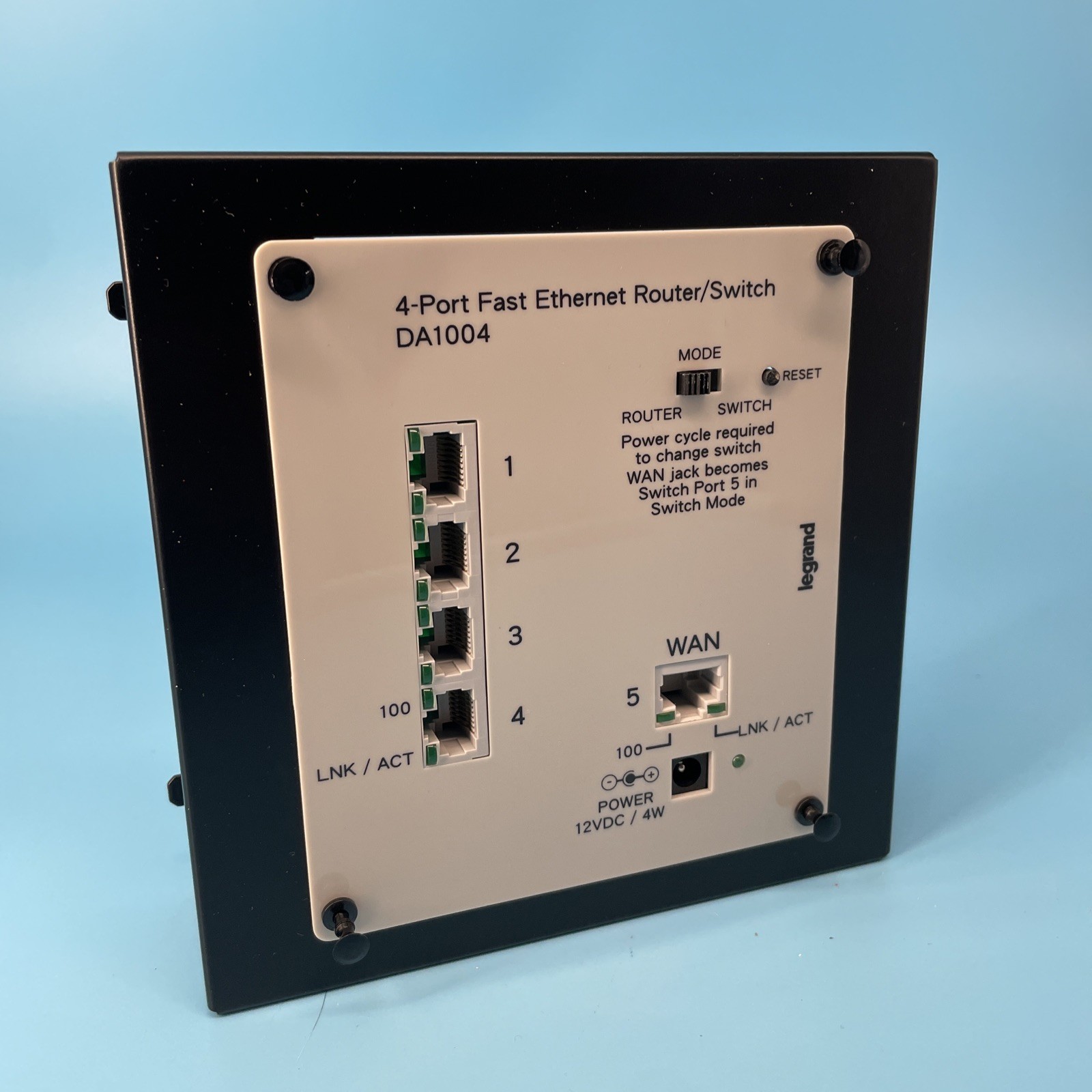 LEGRAND ONQ DA1004 4 PORT ETHERNET ROUTER SWITCH
