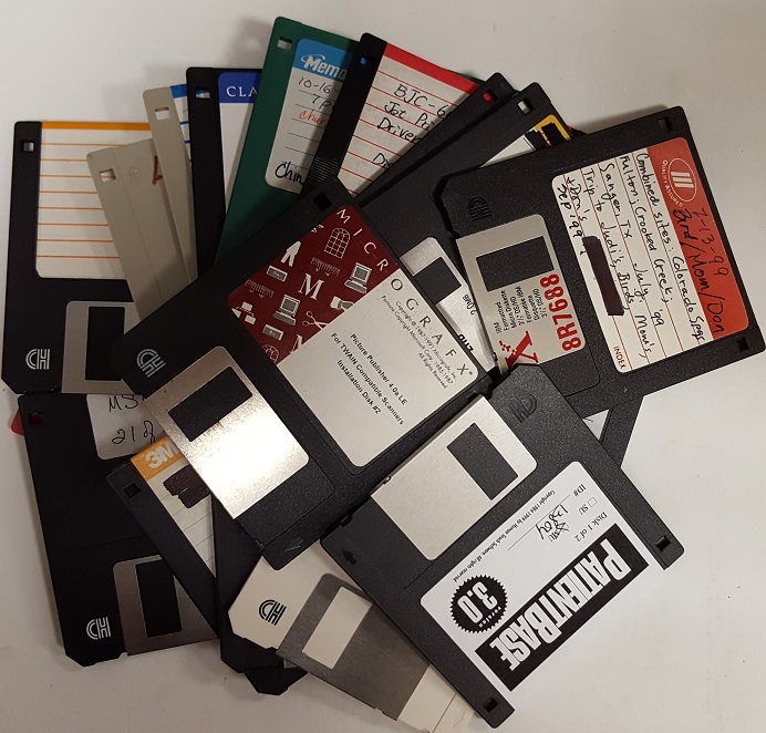 100 NON WORKING Floppy Disks.   SEE DESCRIPTION FOR DETAILS.