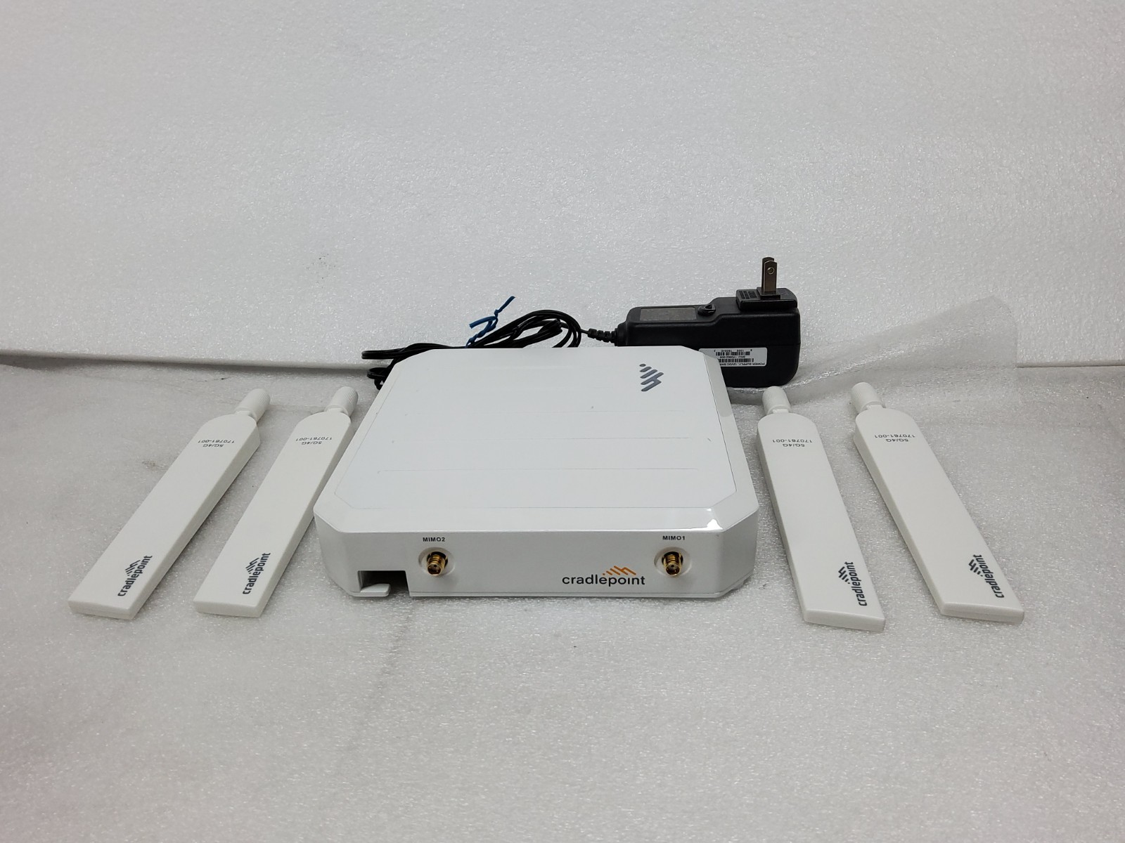 Cradlepoint W1850-5GB 5G Wideband Router S5A032A With Antennas & Adapter
