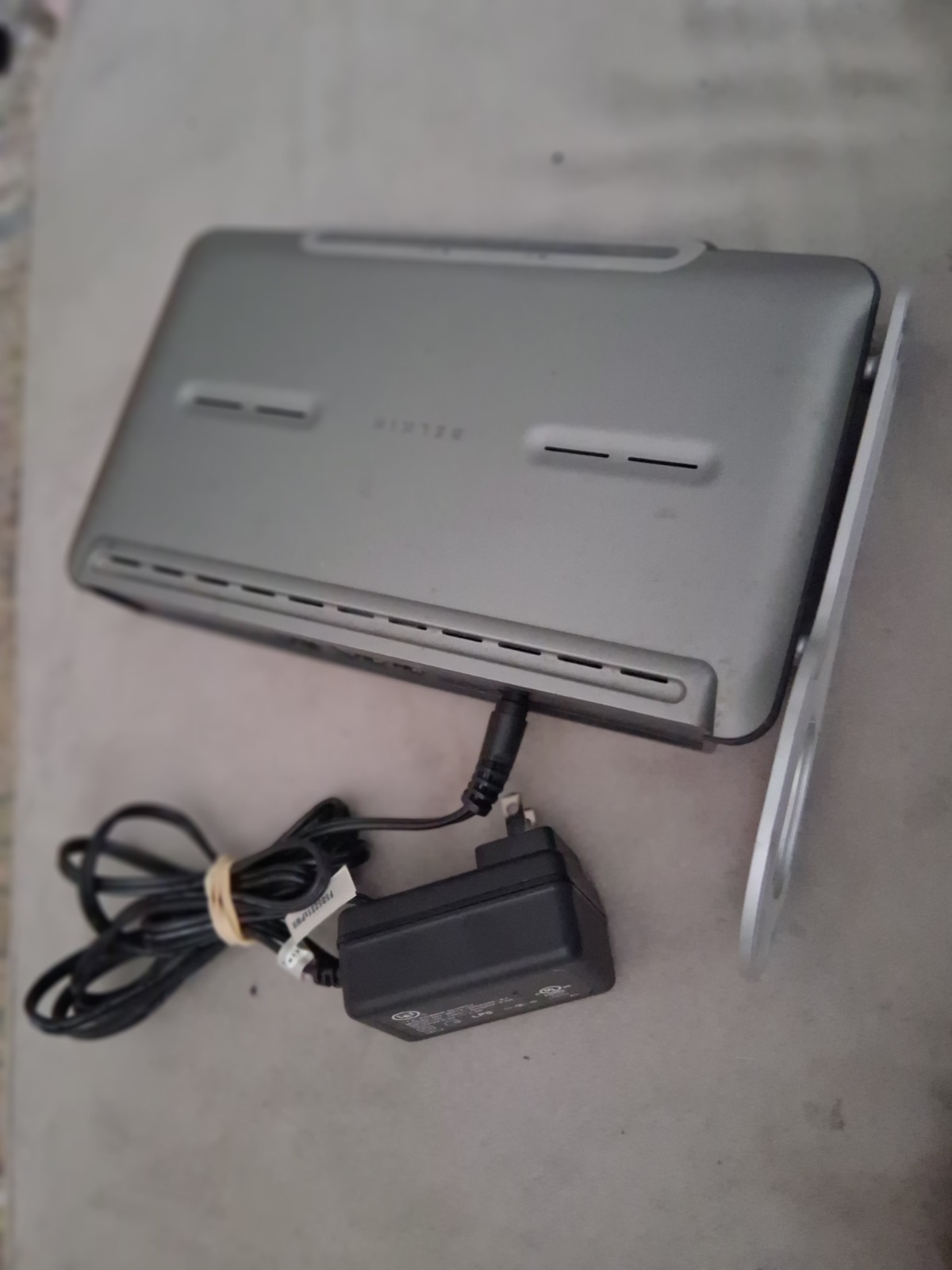 Belkin F5D5231-4 4-Port Ethernet Router Silver RJ-45 Cable/DSL Gateway tested