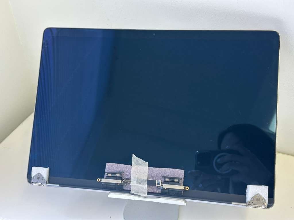 Apple  15.4 Inch Replacement Screen for MacBook Pro A1990 2018 - Gray EMC 3215