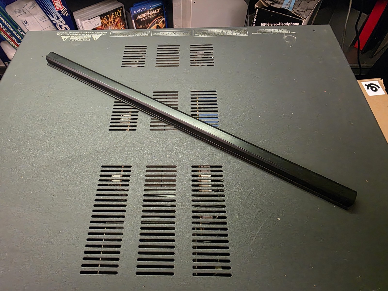 Msi Ge72 6QD Apache Pro Strip Hinge Cover Pulled