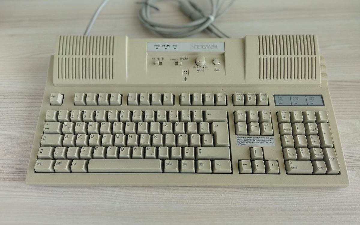 Vintage Intergraph Keyboard Model RT915CTW P/N CT508601 - SOLD AS IS