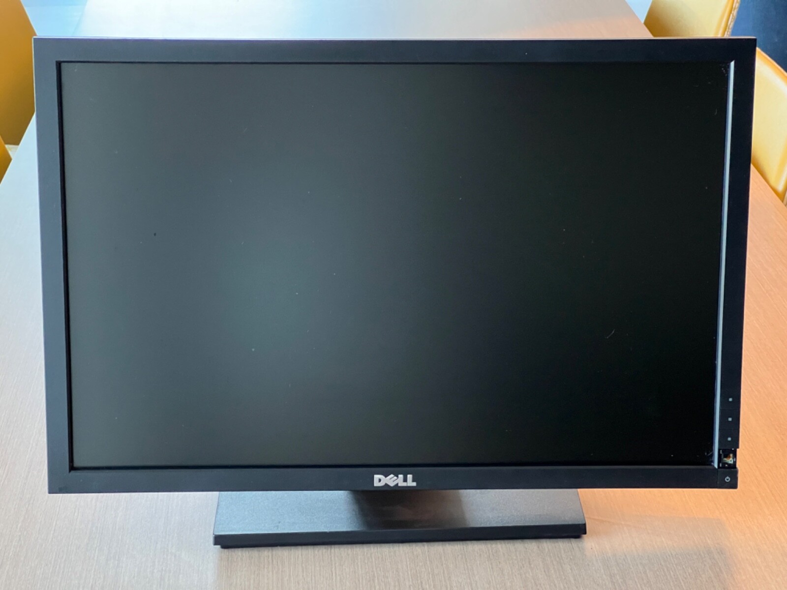 Dell P2210t 22" LCD Monitor 1680 x 1050 - Work Well - One button is missing