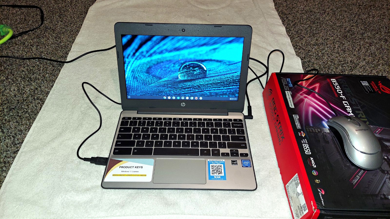HP Chromebook Model 11-v031nr S/N: 8CG0226TQ2 w/Kensington Mouse & Power Charger