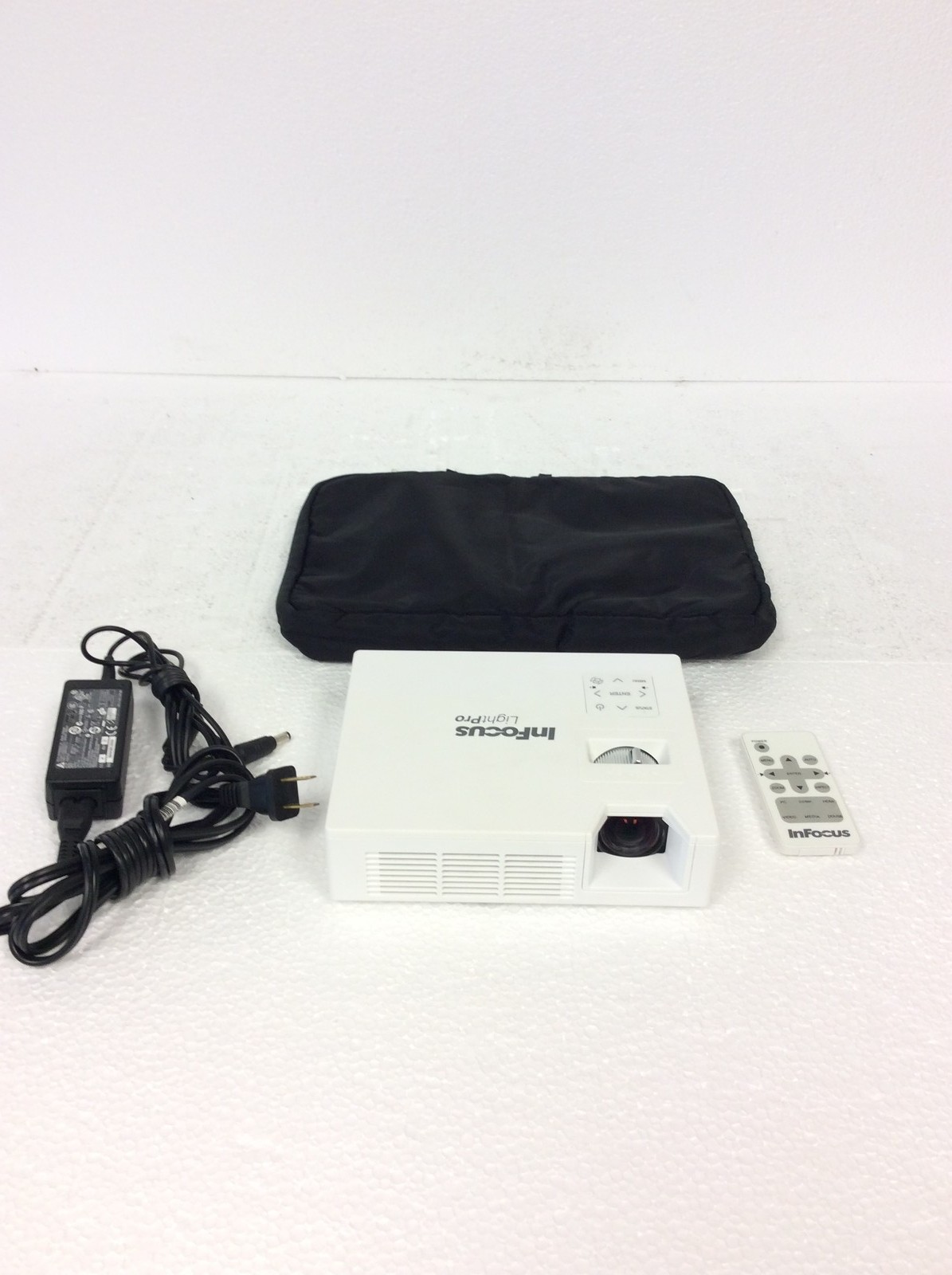 InFocus LightPro IN1146 LED Portable Projector w/ Remote, Ac Adapter, WORKING