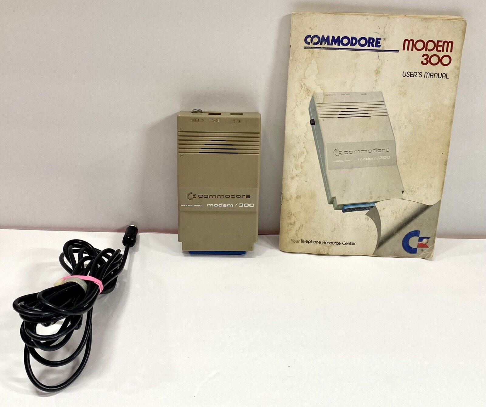 Vintage Commodore 1660 Modem 300 C64 W/Manual and Cable Untested - A8