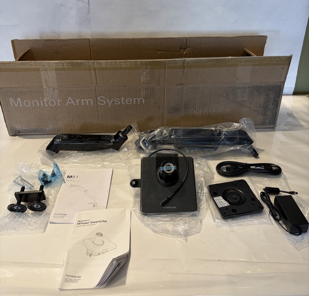 HUMANSCALE M8.1 ADJUSTABLE DUAL MONITOR ARM W/ CONNECT3 CHARGING HUB