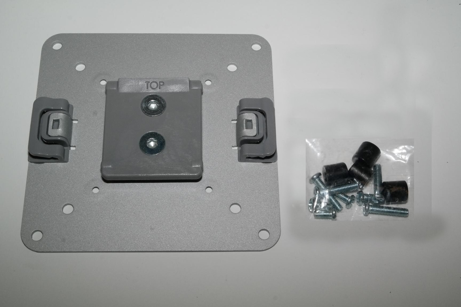 NEW HUMANSCALE M8 M2 SILVER VESA PLATE MONITOR MOUNT 100x100MM M-FLEX W/HARDWARE
