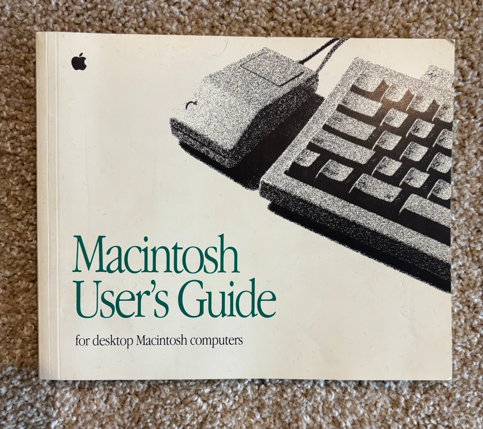 APPLE MACINTOSH USER'S GUIDE Published 1992 For Desktop Macintosh Computers