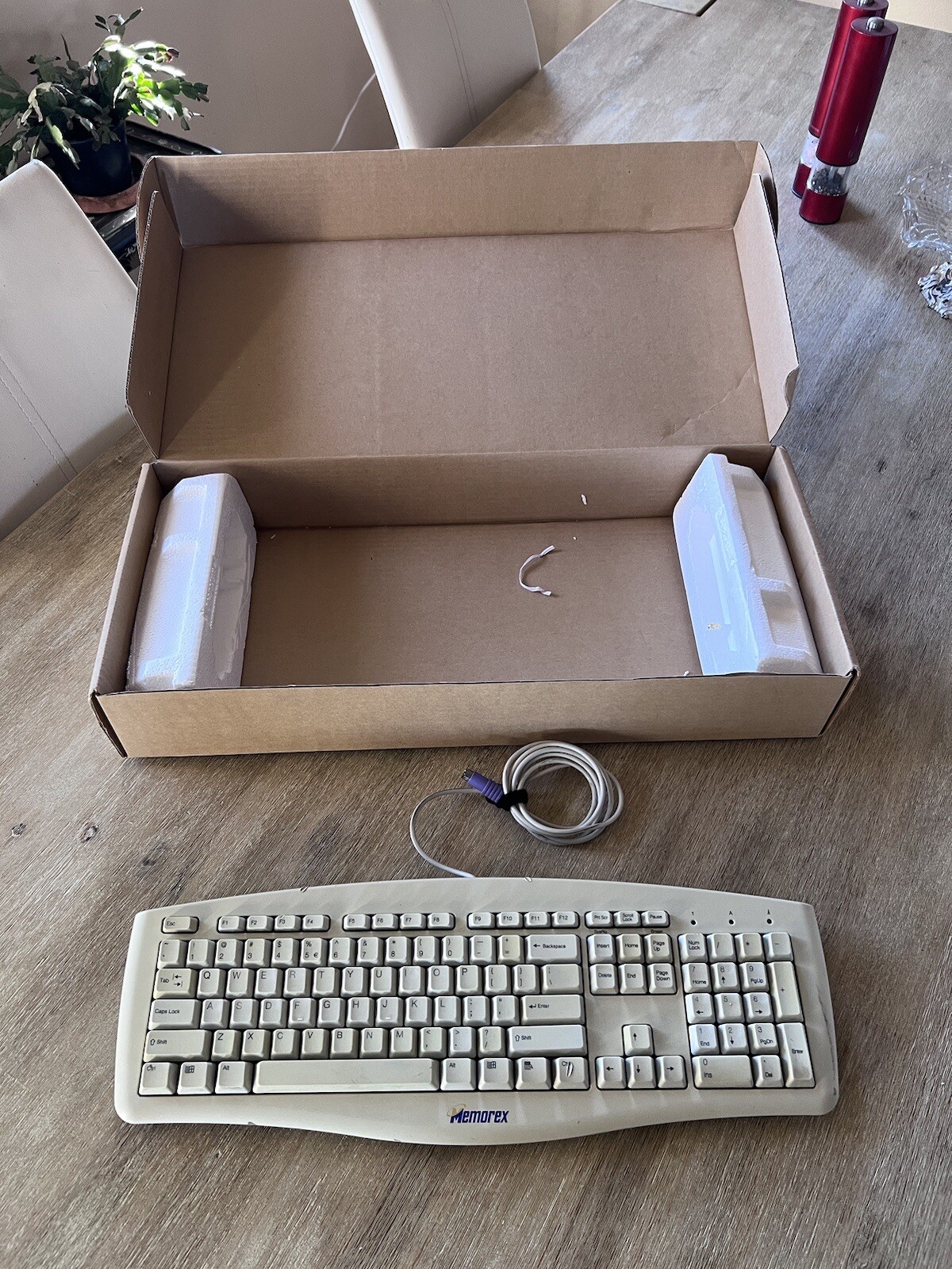 MEMOREX Spill Proof Vintage Keyboard TS1100