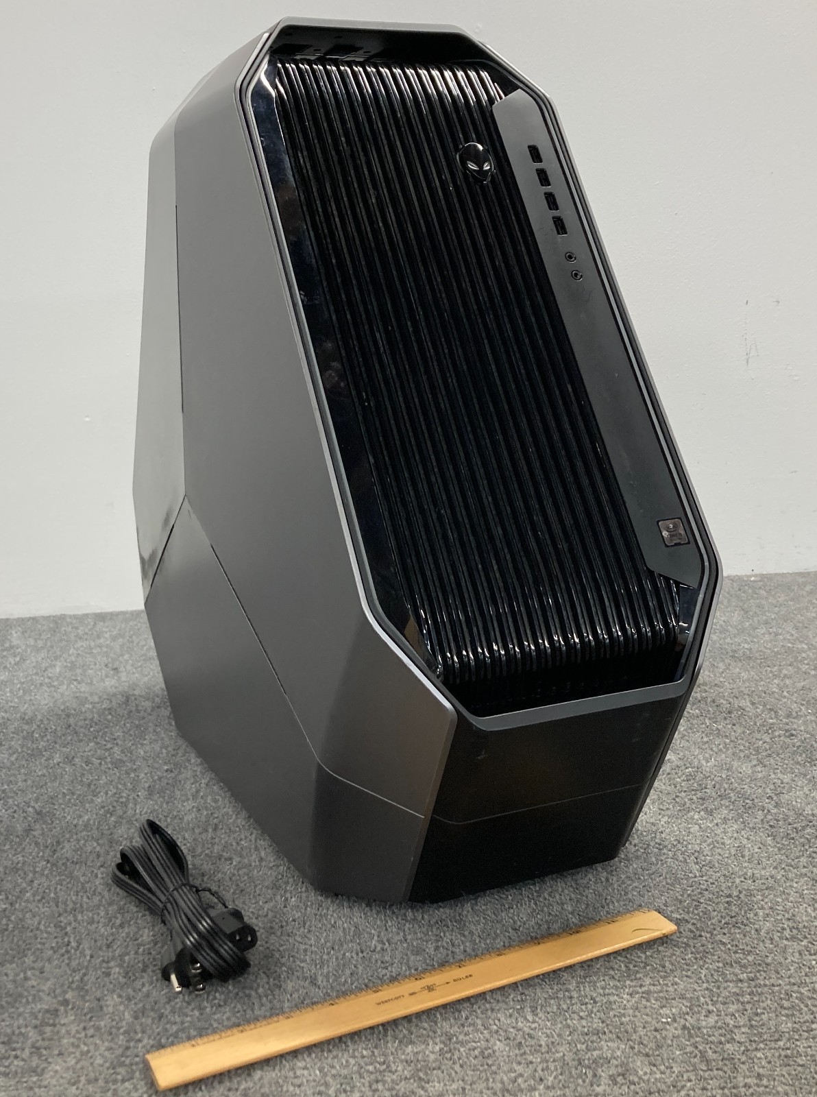 Alienware Area-51 R5 Desktop i9-7900X 16GB RAM 1TB NVMe, Boots to BIOS w/ Cord