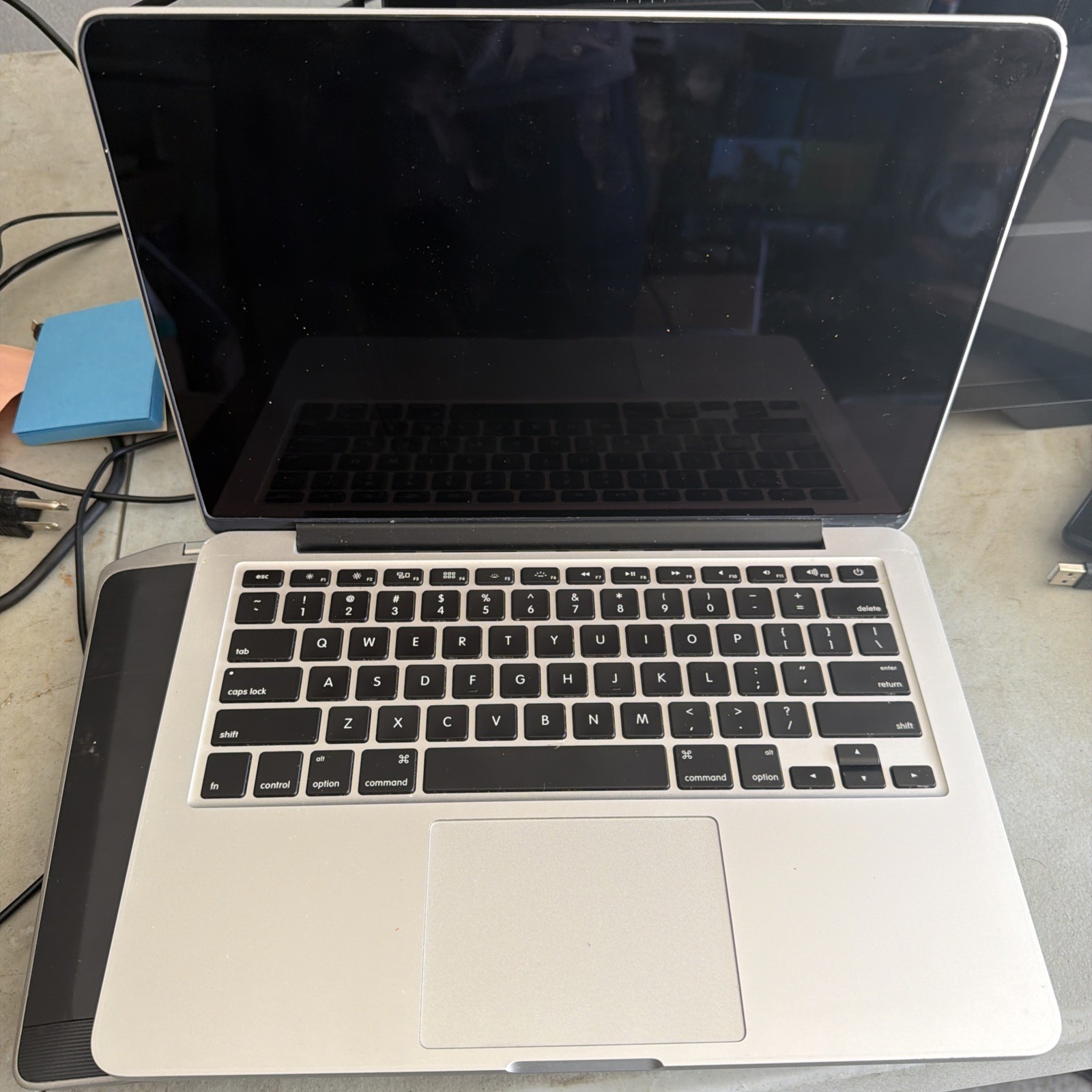Apple MacBook Pro 13-inch Retina Model-A1502 -  - not sure if it works. 