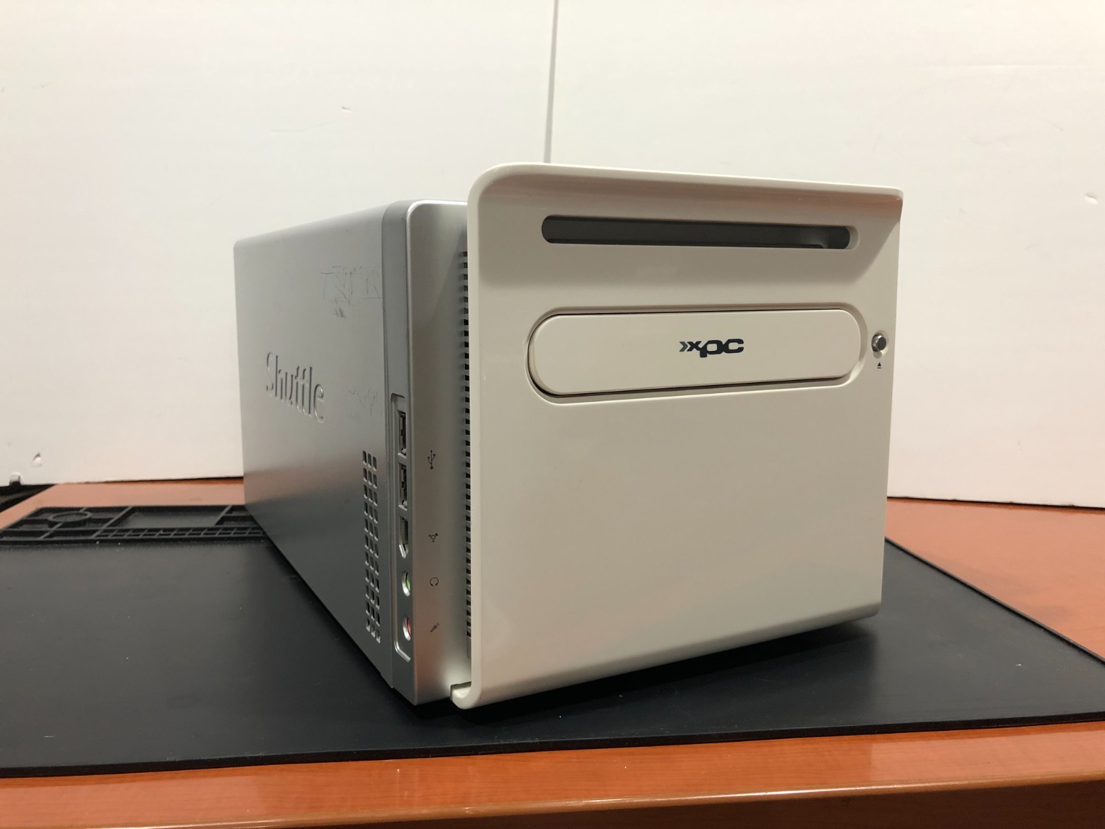 Shuttle XPC SB86i Windows XP Retro Gaming PC - Pentium 4 HT, 1GB DDR, ATI RADEON