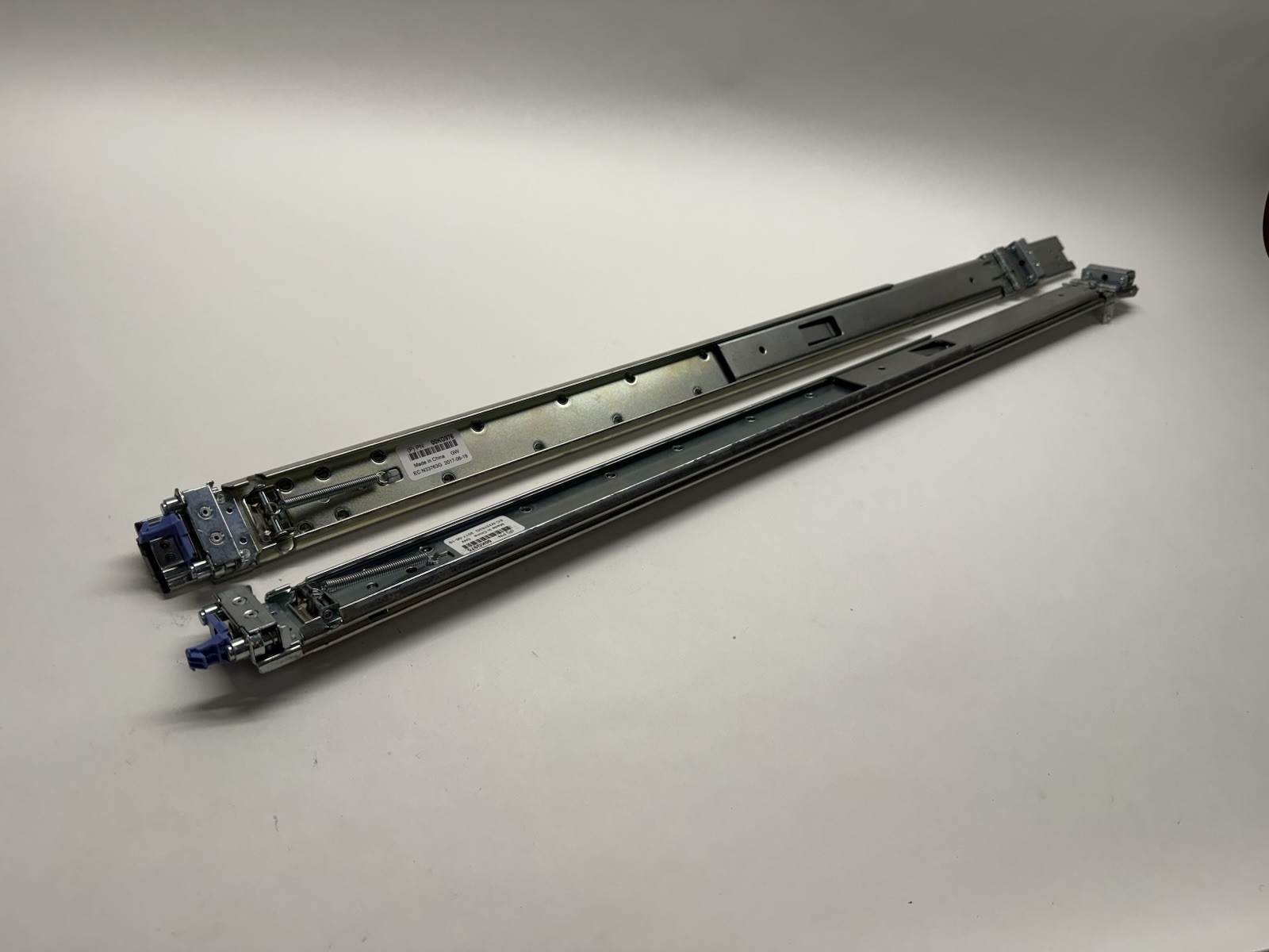 IBM X3550/X3650 M5 Left & Right Server Rail Kit 00KG976 00KG975
