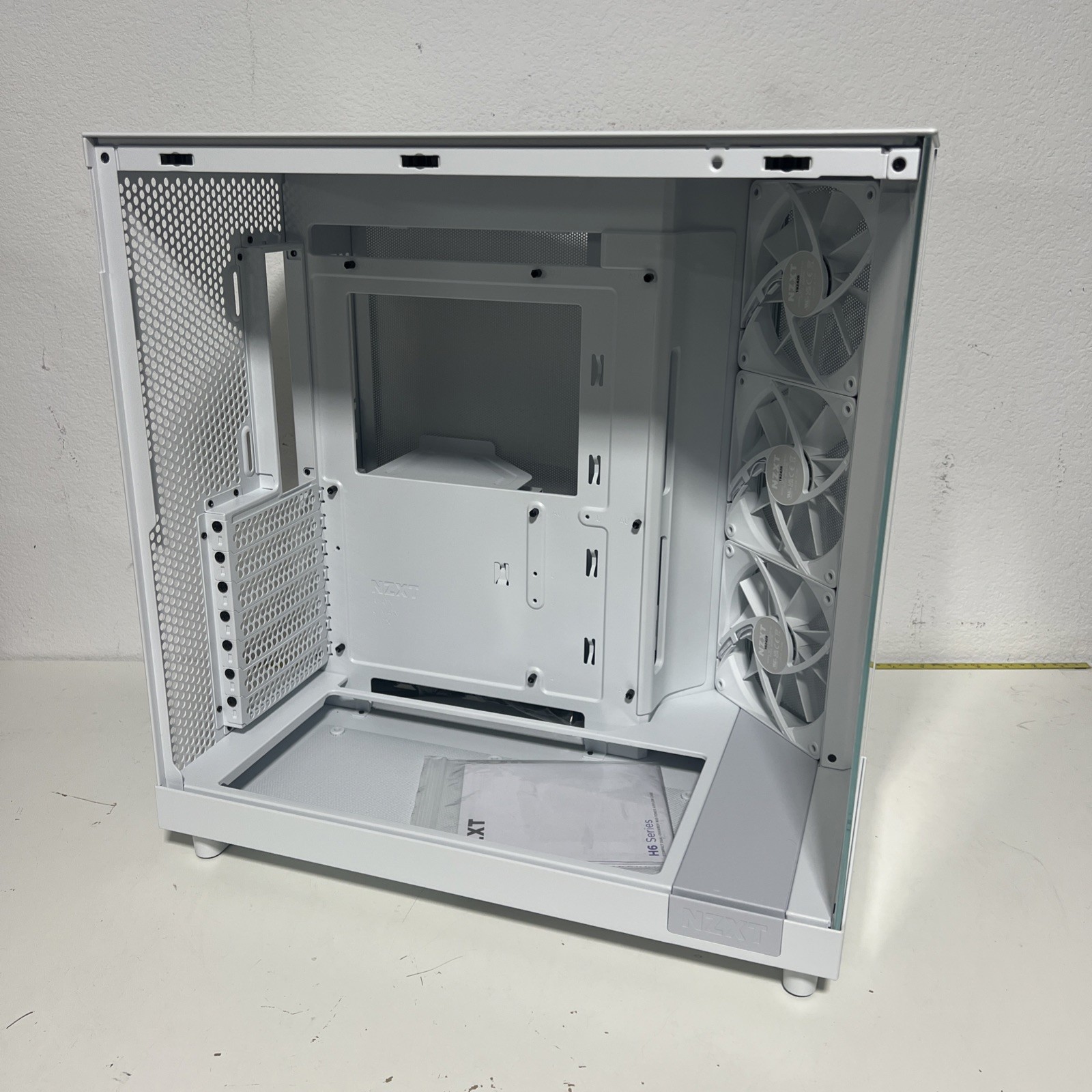 NZXT H6 Flow ATX Mid-Tower PC Case with Dual Chamber - Missing Side Glass Panel