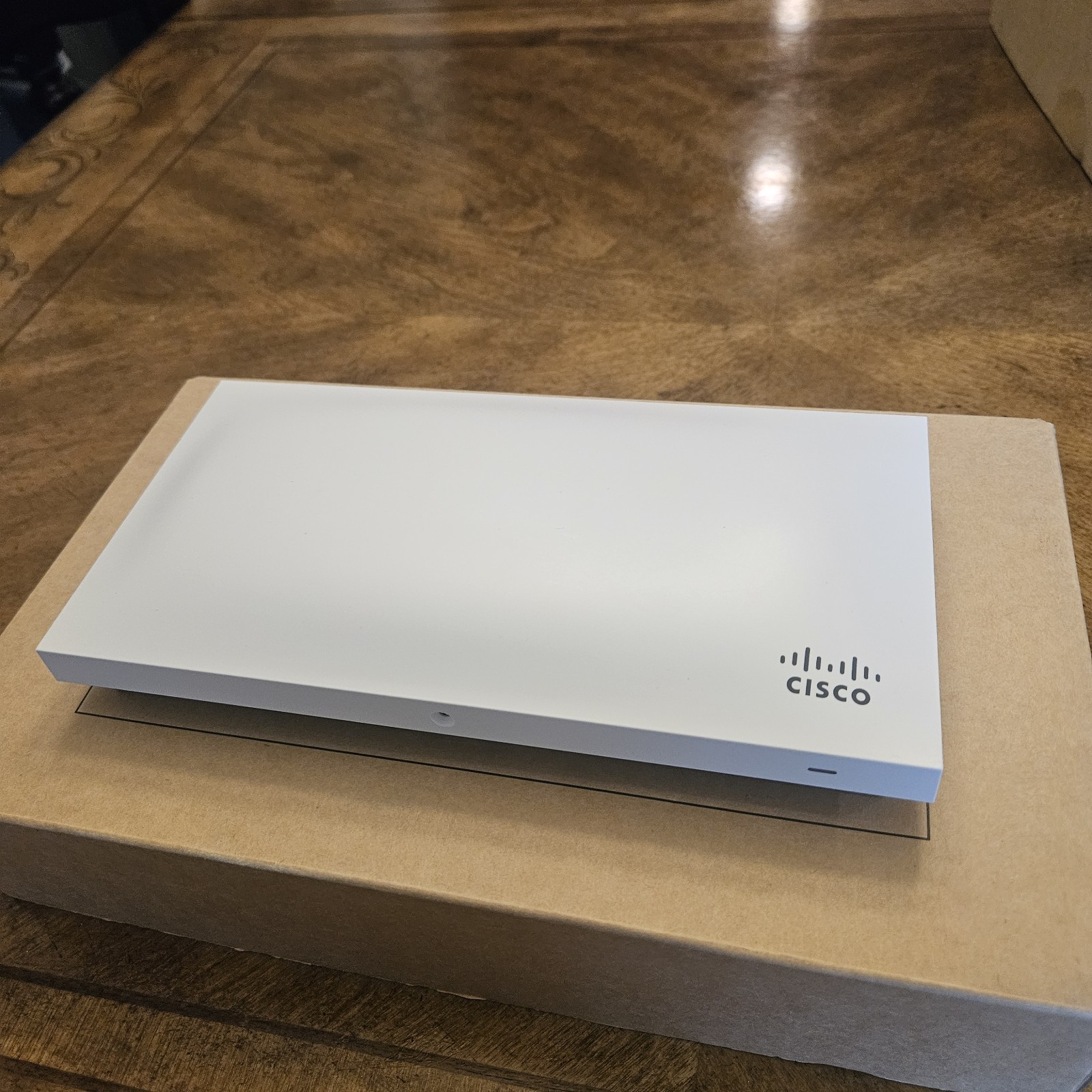 Cisco Meraki MR33-HW Dual-Band Access Point with Mounting Bracket Kit