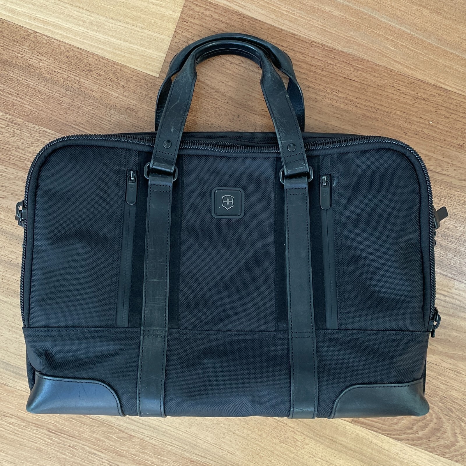 Victorinox Swiss Army Lexicon Pro Lexington 15" Black Nylon. Expandable