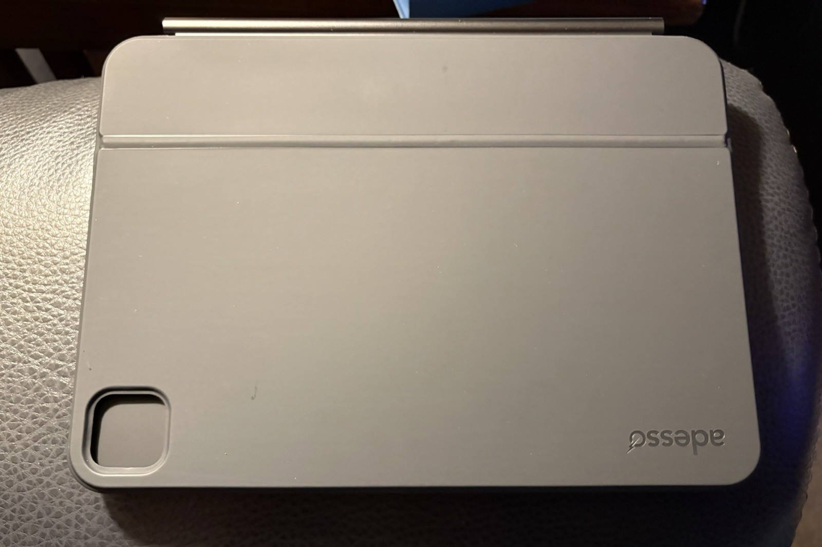 Adesso Model 7050