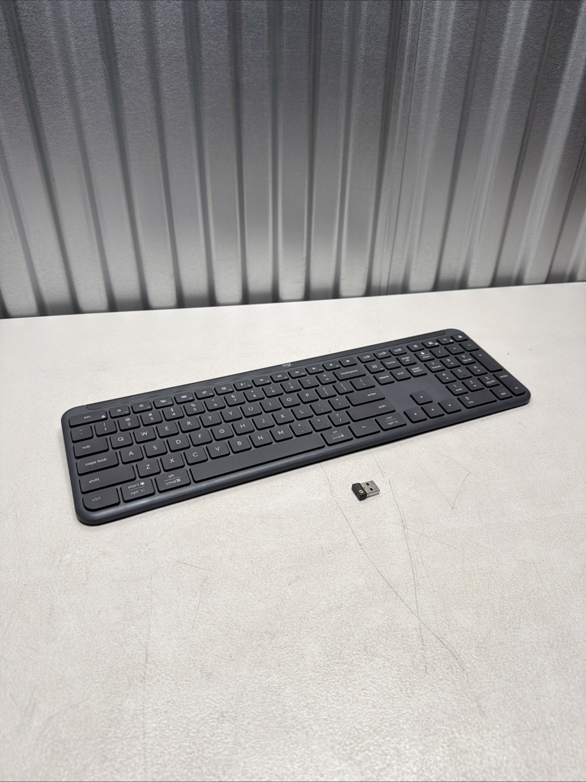 Logitech Signature Slim K950 Wireless Keyboard Graphite w/ USB Dongle