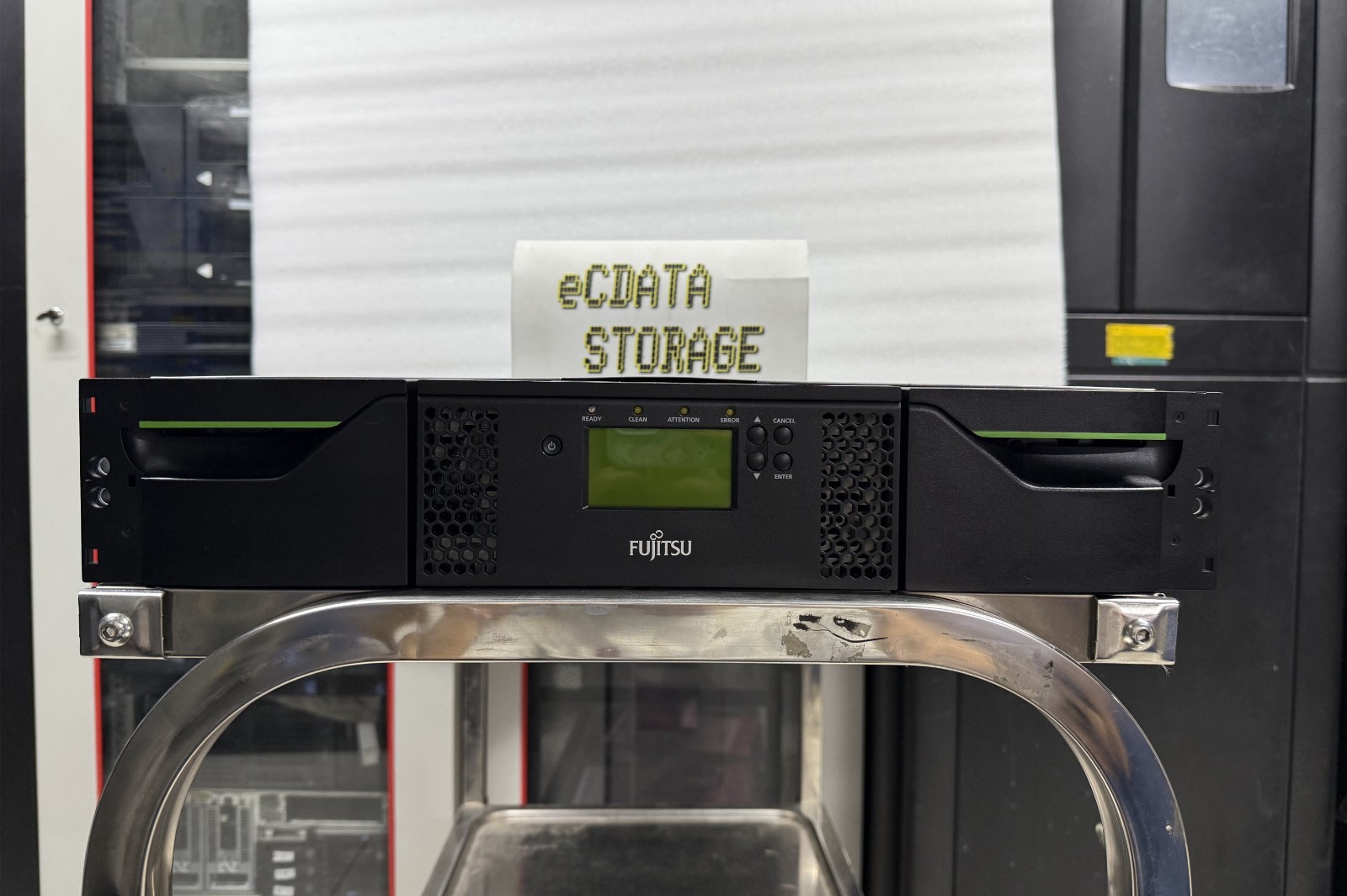 Fujitsu Eternus LT40 S2 LT40PFJ1 Tape Library With 1x LTO6 HH FC HP TAPE DRIVE