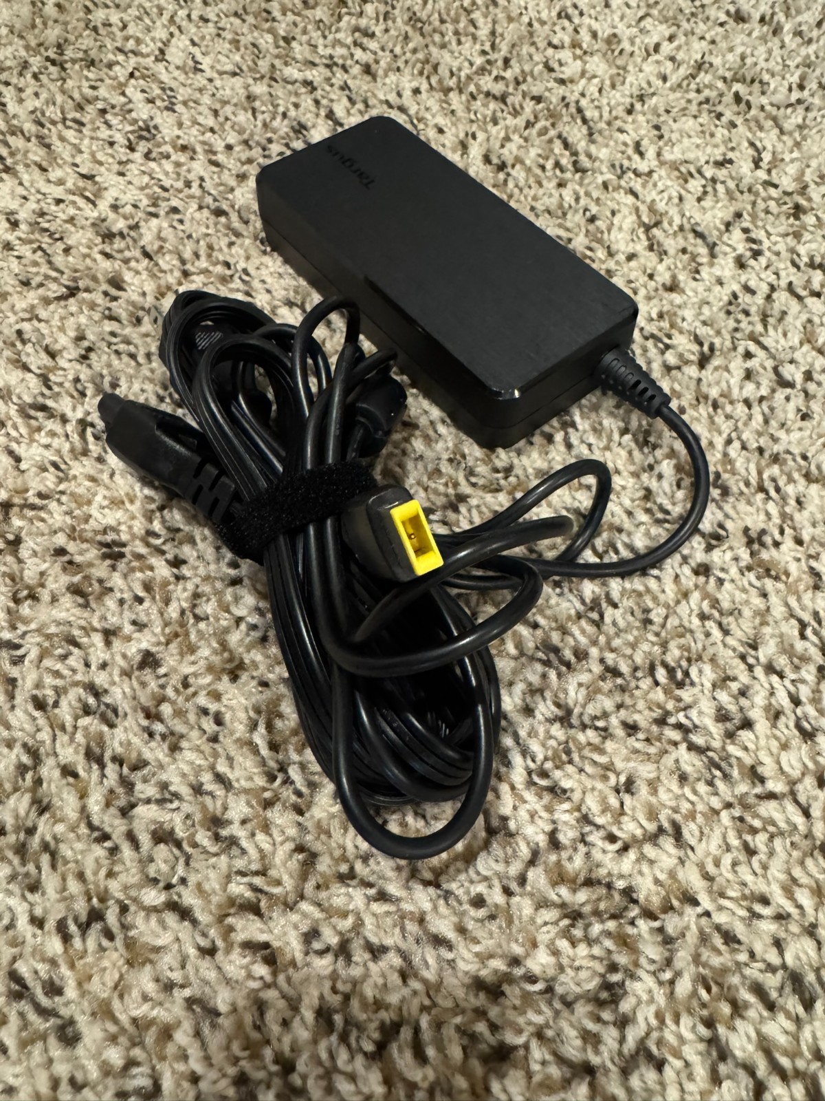 Targus APA31US 90w Laptop Charger with Lenovo Tip