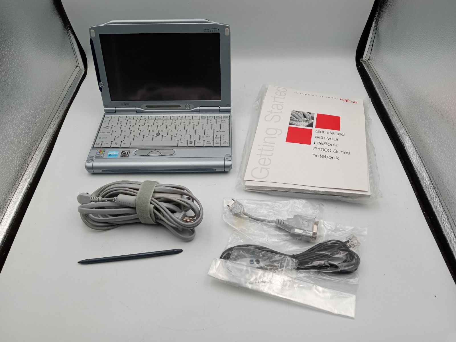 VINTAGE UMPC Fujitsu Lifebook P1120 8.9" Touchscreen Crusoe 800MHz - Windows XP
