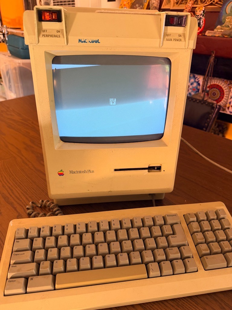 Vintage Apple Macintosh Plus Desktop Computer - M0001A