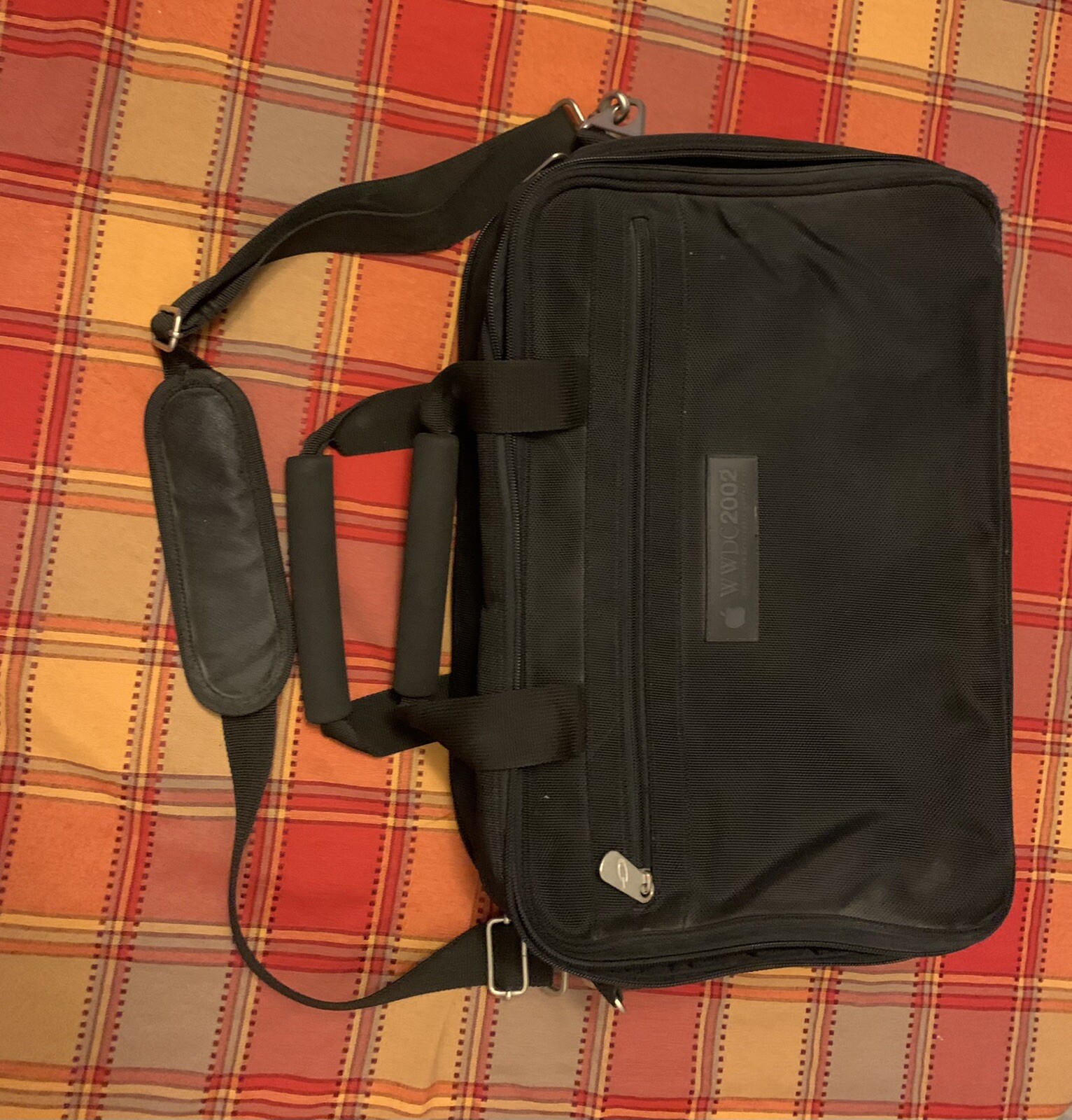 Apple WWDC 2002 Black Gently Used Computer Gear Bag Vintage Both Straps