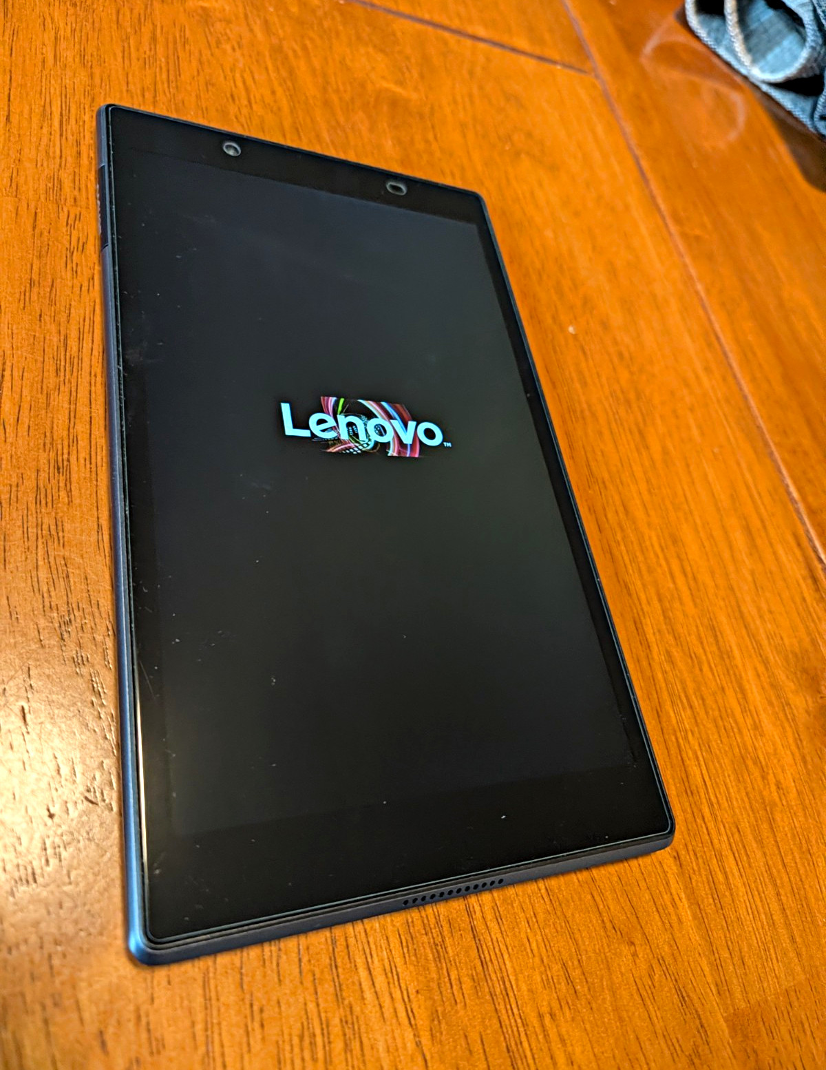 Lenovo Tab 4 8 8in 16GB 2GB RAM Wi-Fi Android Black Tablet w/ Case Bundle