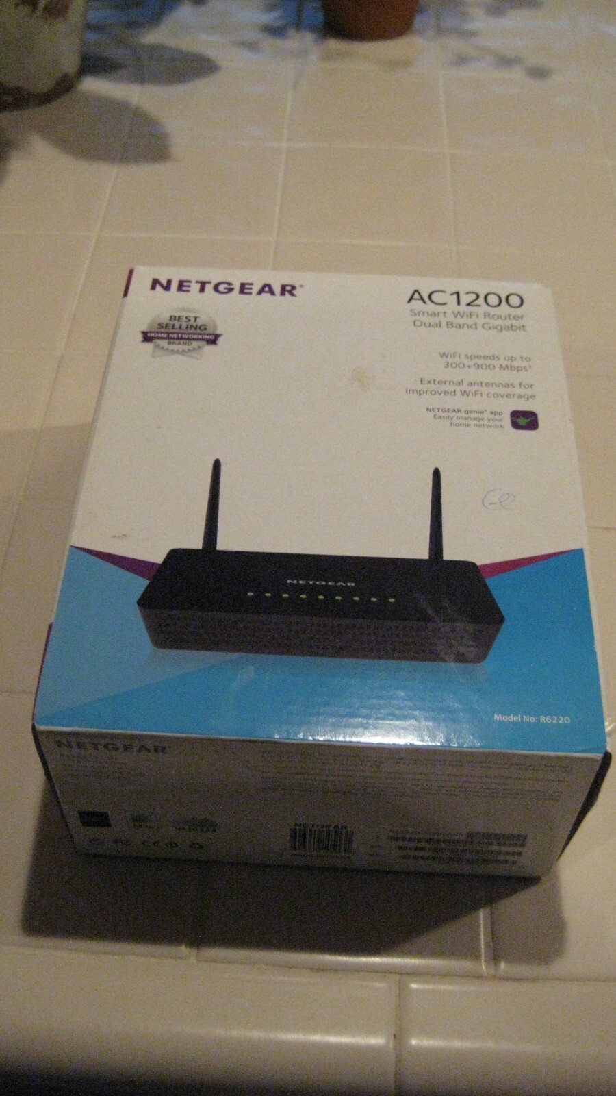 Netgear AC1200 Smart Wi-Fi Router (Model R6220-100NAS)