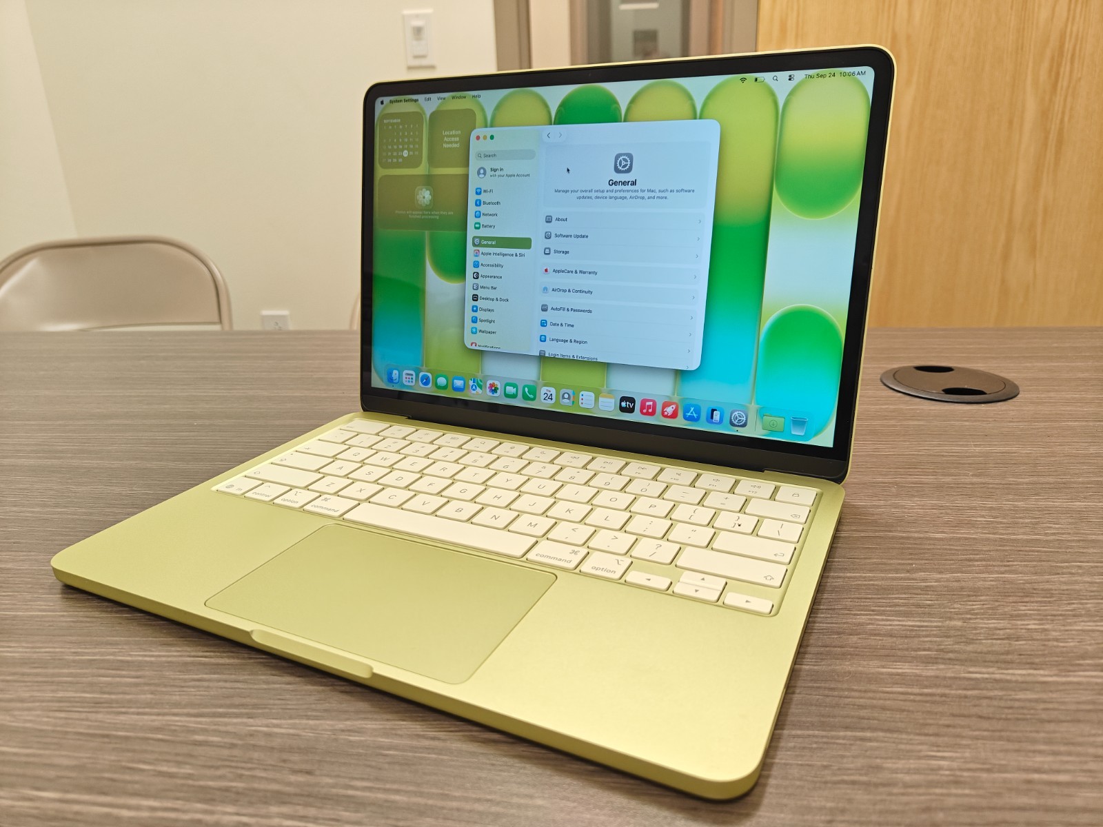 Apple MacBook Neo - Citrus Color - 256gb SSD 8gb RAM, 100% Battery Health