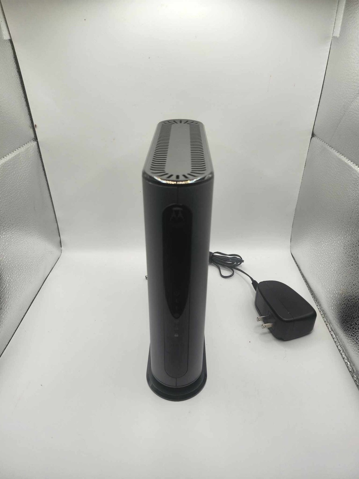 Motorola MG7550 16x4 Cable Modem plus AC1900 Wi-Fi Router Combo (Tested)