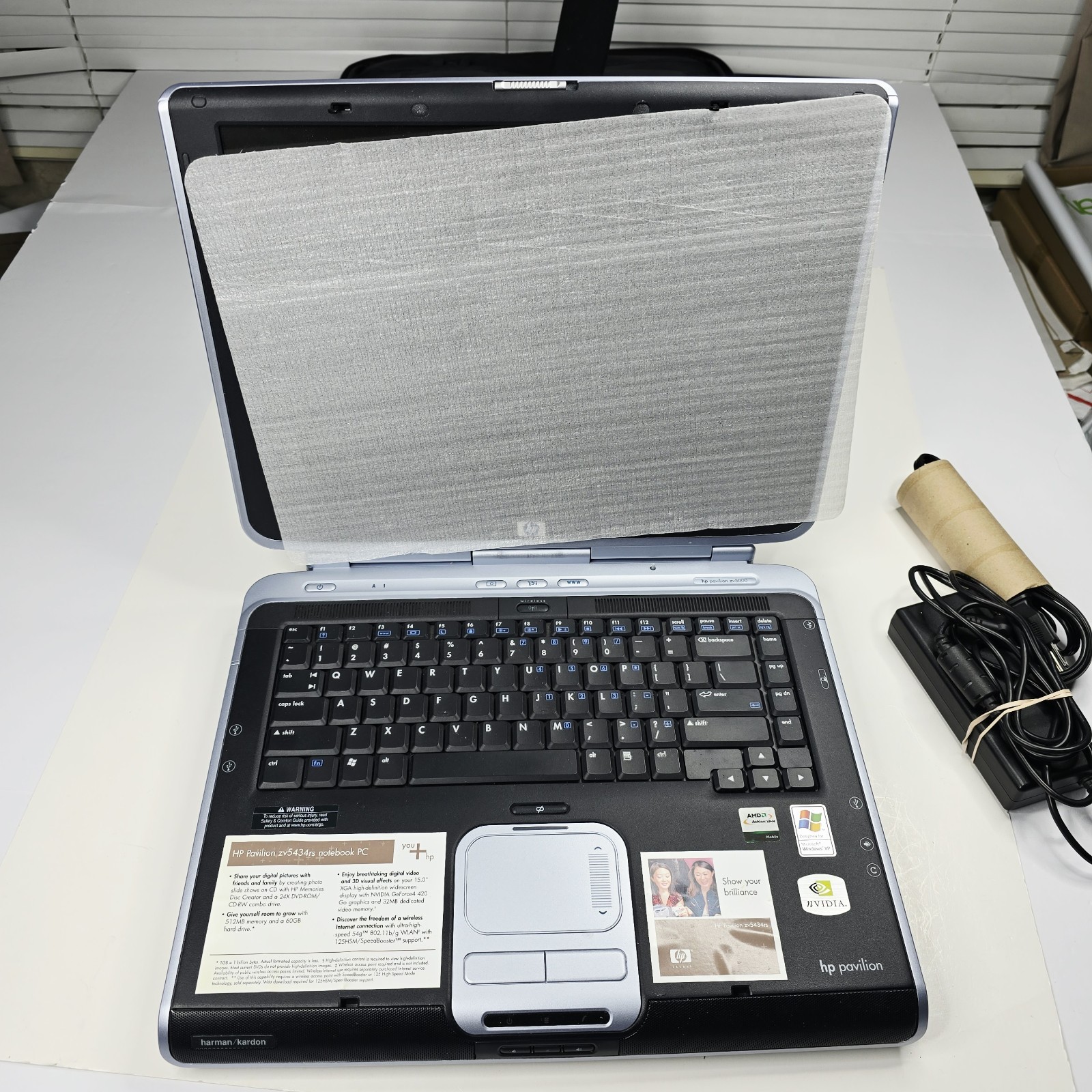HP Pavilion zv5000 Laptop zv5434rs AMD Athlon XP Windows XP Discs Case Retro 