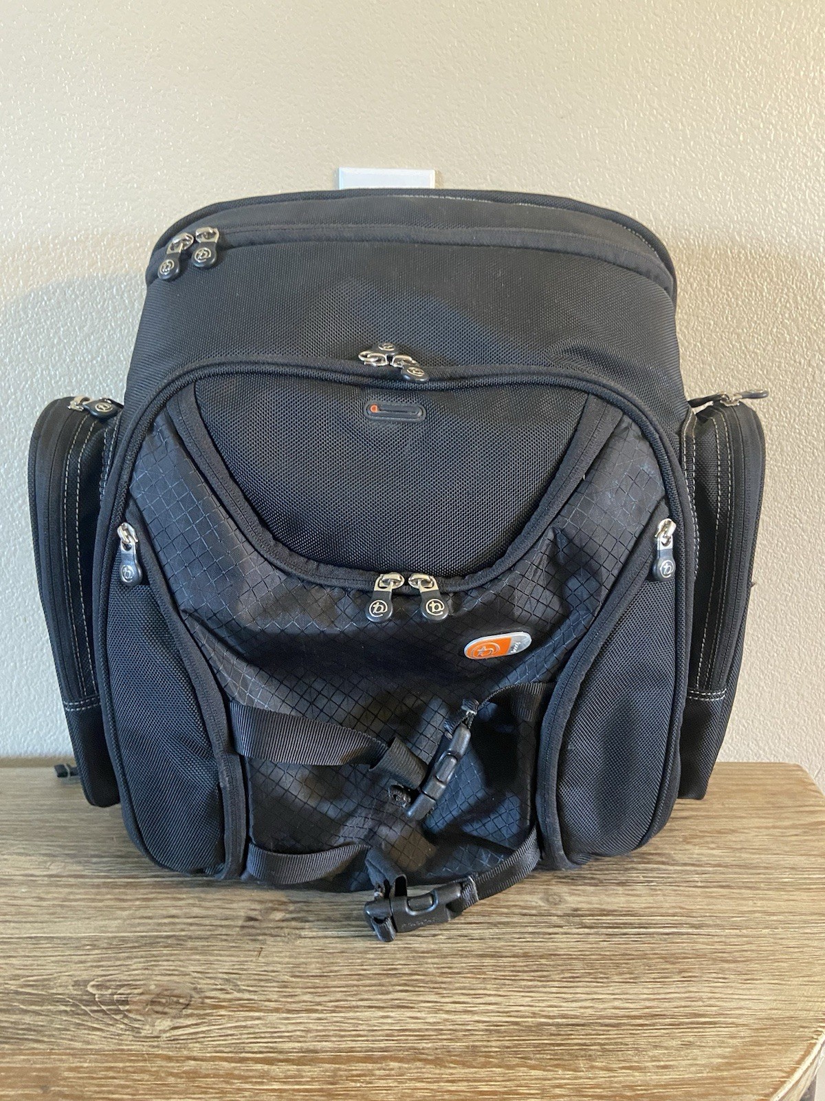 Black Booq Python Camera And Laptop Backpack 16 X 17”