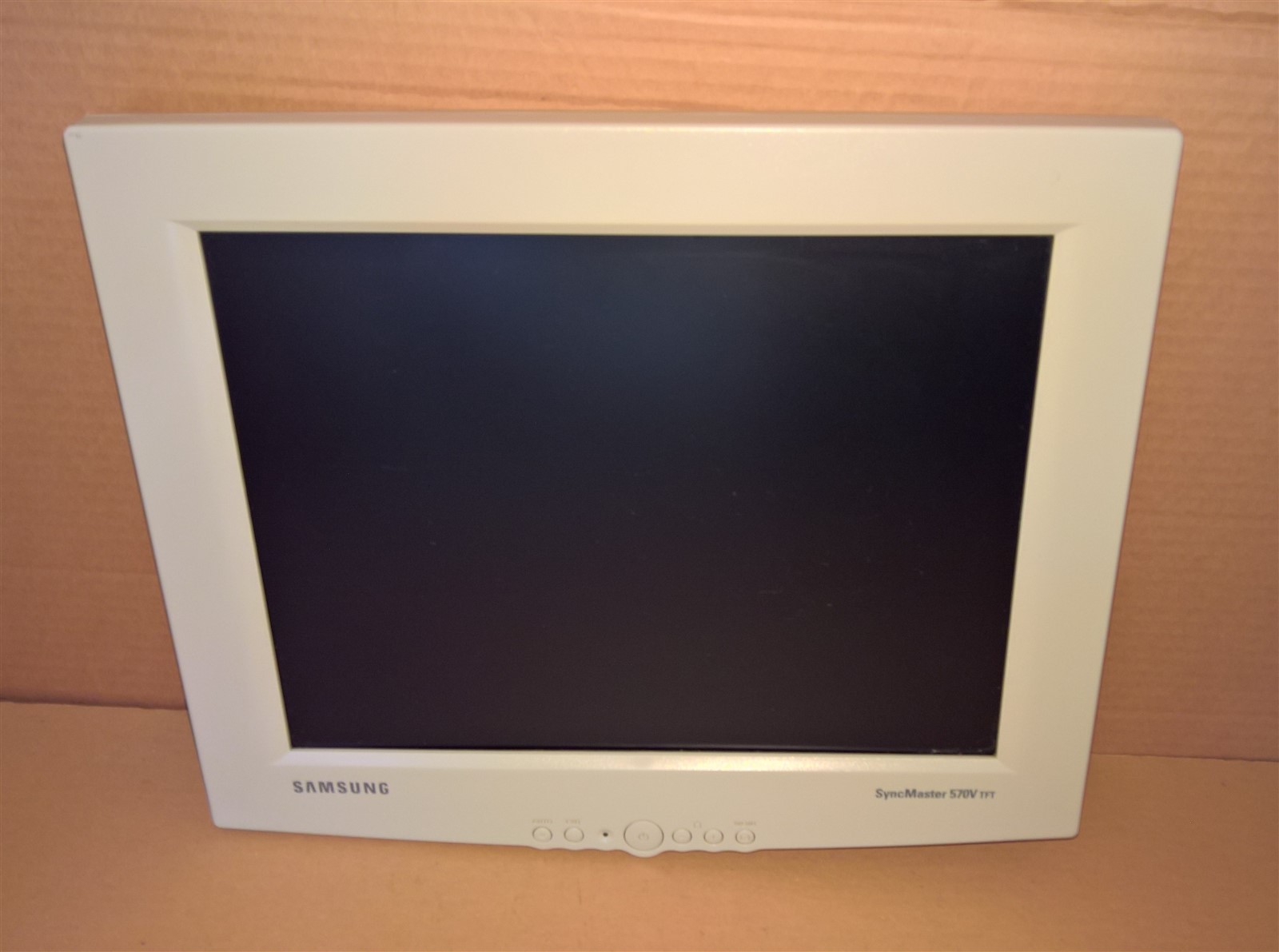 Samsung SyncMaster 570VTFT 570V TFT 15" LCD Monitor Vintage Gaming NO ACCESSORY