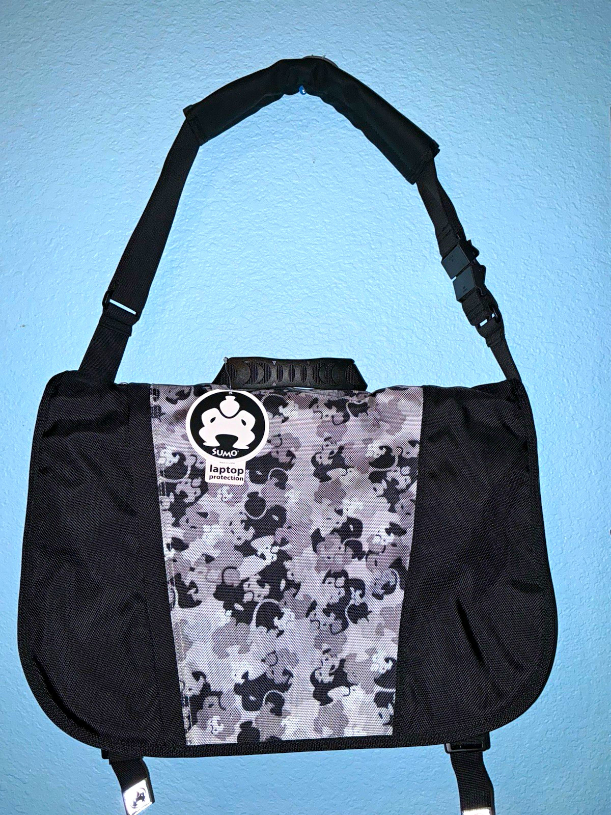 SUMO 17in Messenger Laptop Bag Water-Resistant Padded Ballistic Nylon Camo