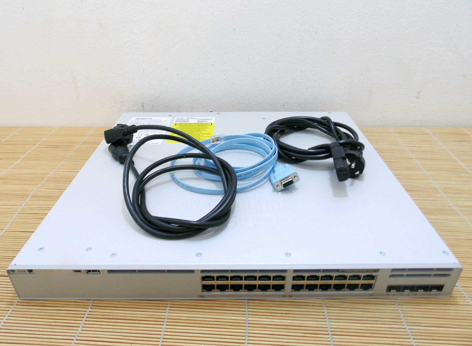 Cisco C9300L-24P-4G-A Catalyst 9300 24-port 1G PoE+ Network Advantage 2x AC PSU