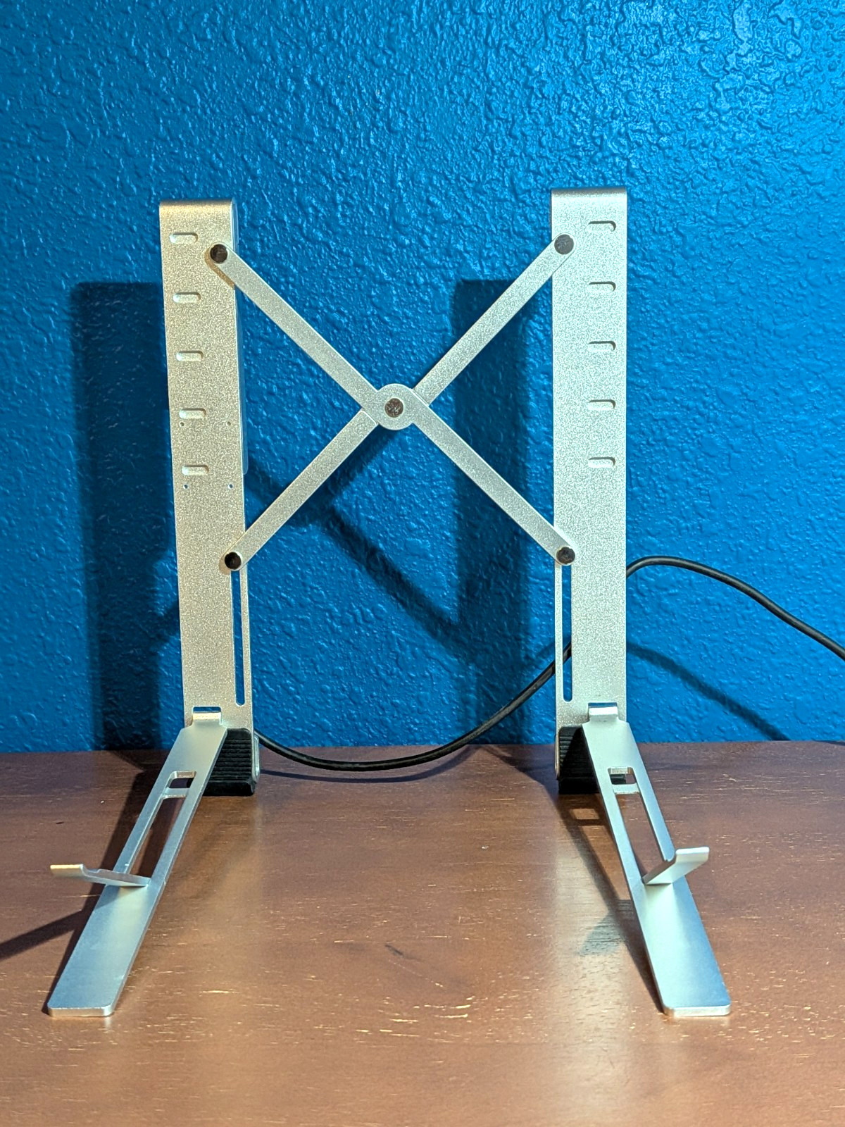 Targus Foldable Adjustable Aluminum Laptop Stand/Riser w/ 4-Port USB Hub Silver