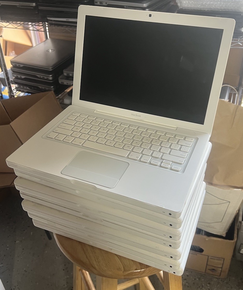 LOT OF 7 - Apple MacBook 13 White Unibody A1181 TURNS ON - Untested SEE Notes