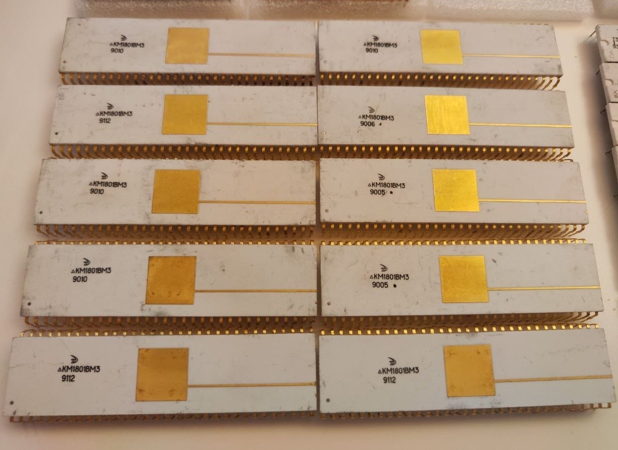 Rare Vintage Soviet KM1801VM3 (КМ1801ВМ3) 16-bit CPU Processor - White Ceramic