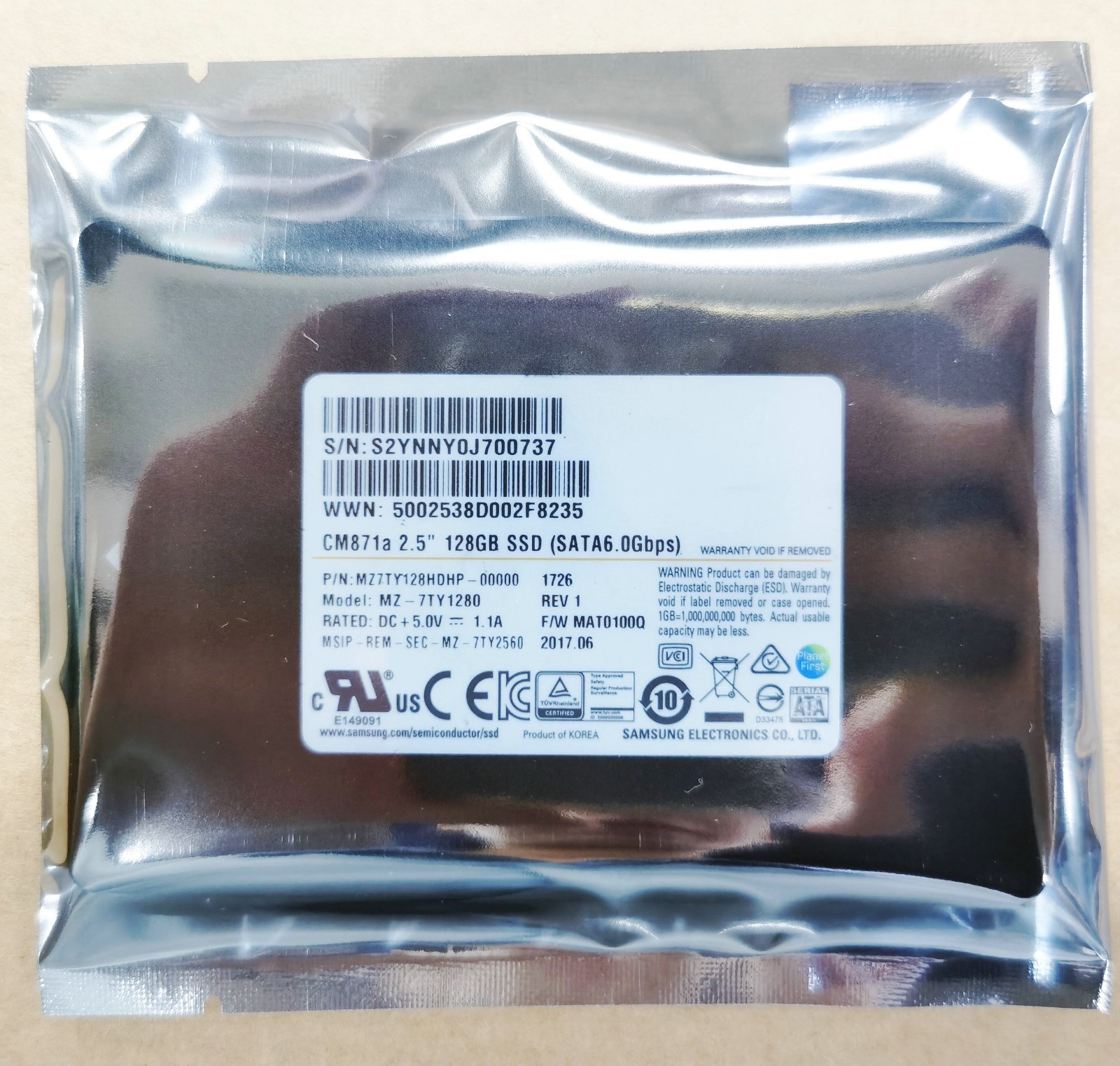 Samsung 128GB MZ7TY128HDHP SATA6.0Gbps 2.5" SATA Solid State Drive