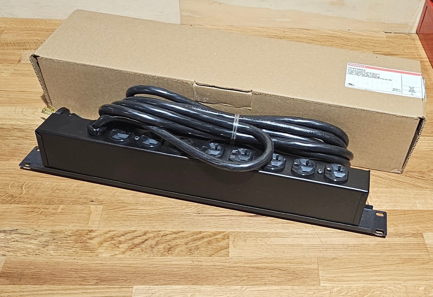 Blackbox SP473AR2 SP473A-R2 Power Strip 8-Outlet Surge Suppressor Computer Grade